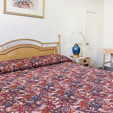 Oyo Historic Cameron Hotel Brownsville I-69E エクステリア 写真