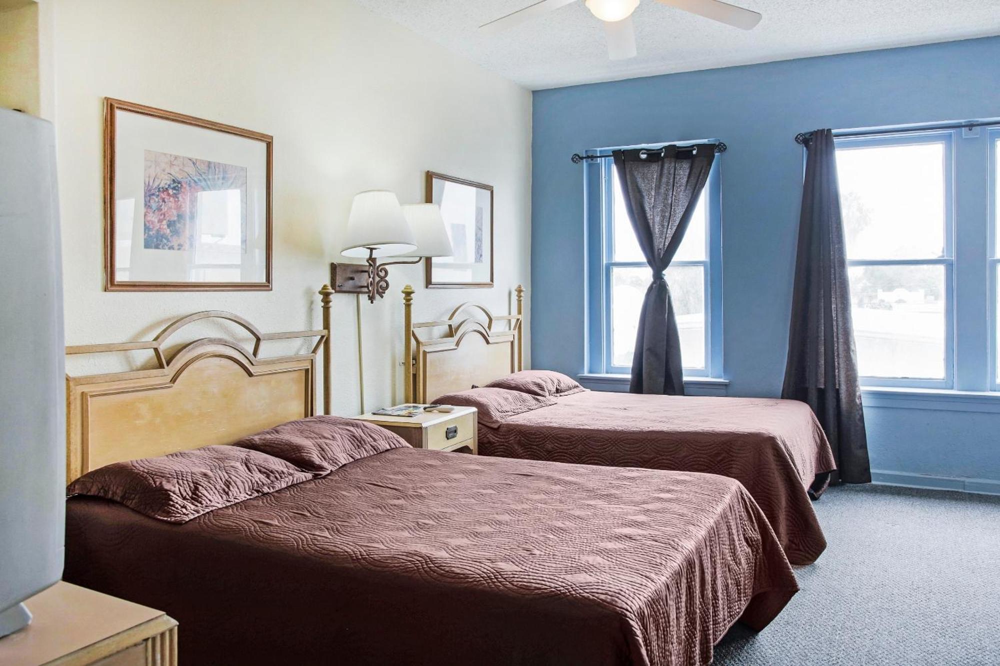 Oyo Historic Cameron Hotel Brownsville I-69E エクステリア 写真