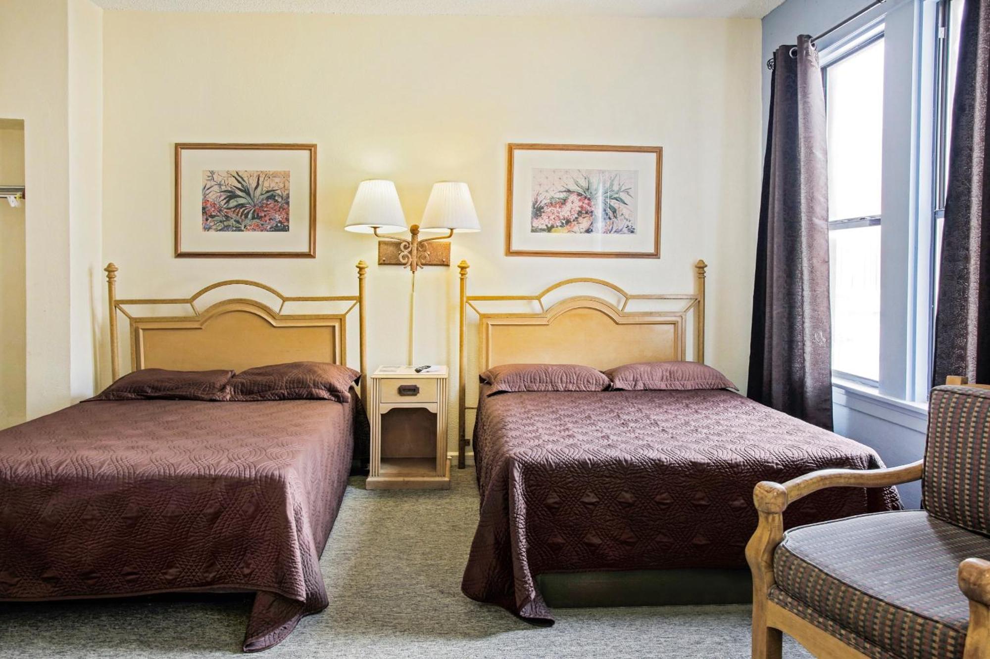 Oyo Historic Cameron Hotel Brownsville I-69E エクステリア 写真