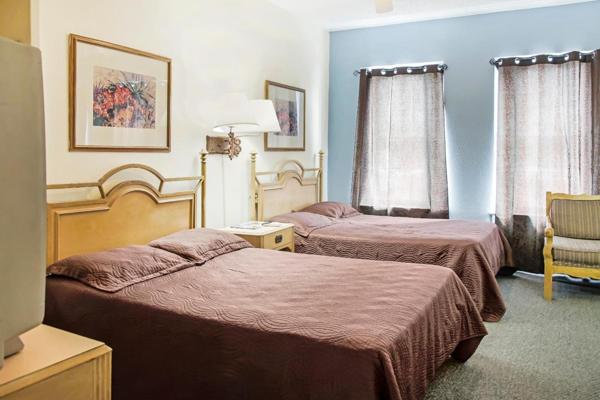 Oyo Historic Cameron Hotel Brownsville I-69E エクステリア 写真