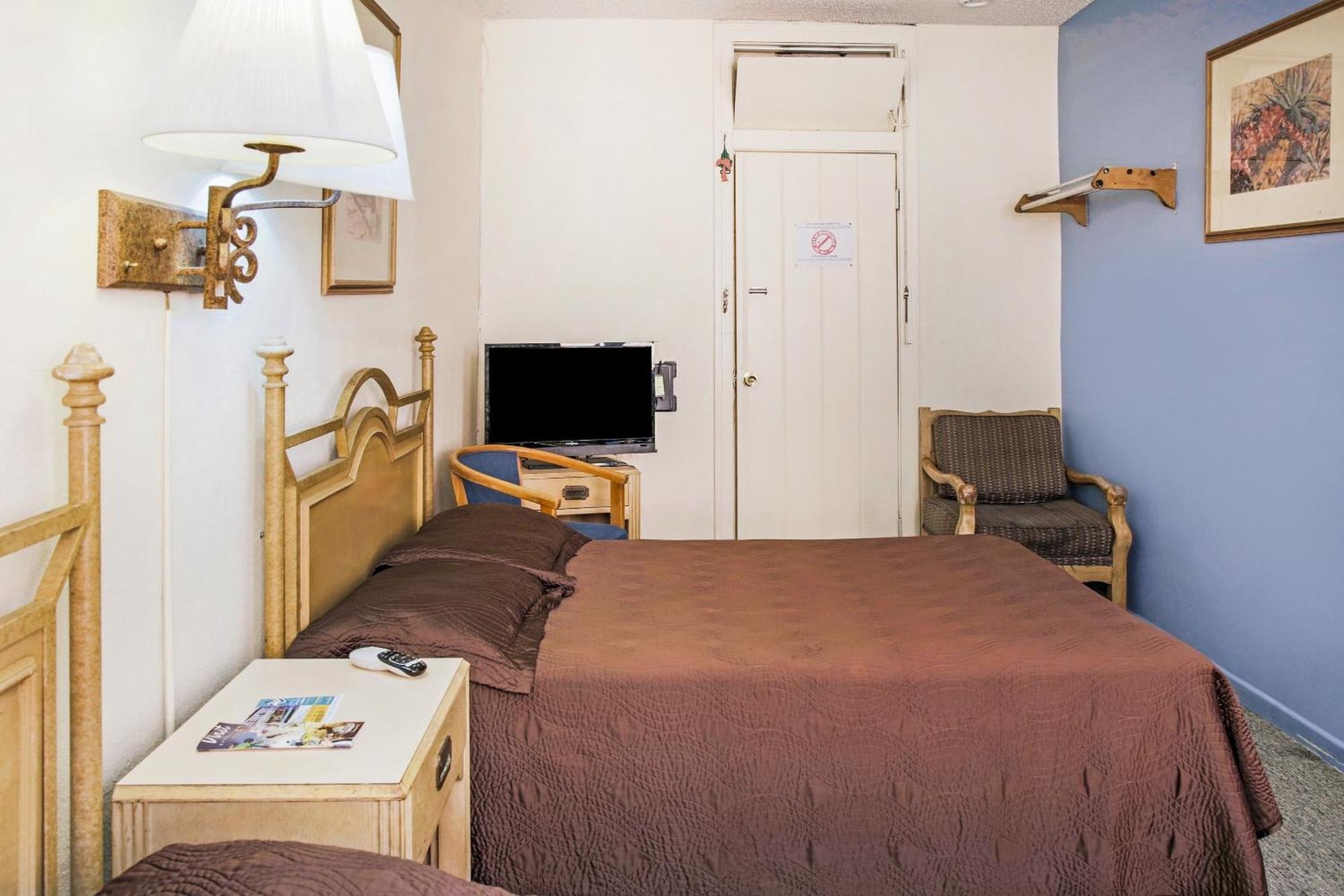 Oyo Historic Cameron Hotel Brownsville I-69E エクステリア 写真