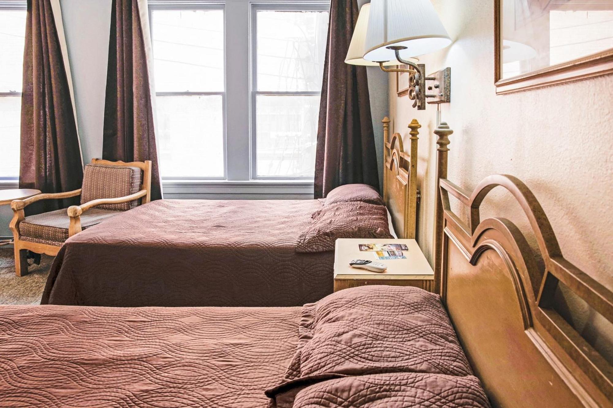 Oyo Historic Cameron Hotel Brownsville I-69E エクステリア 写真