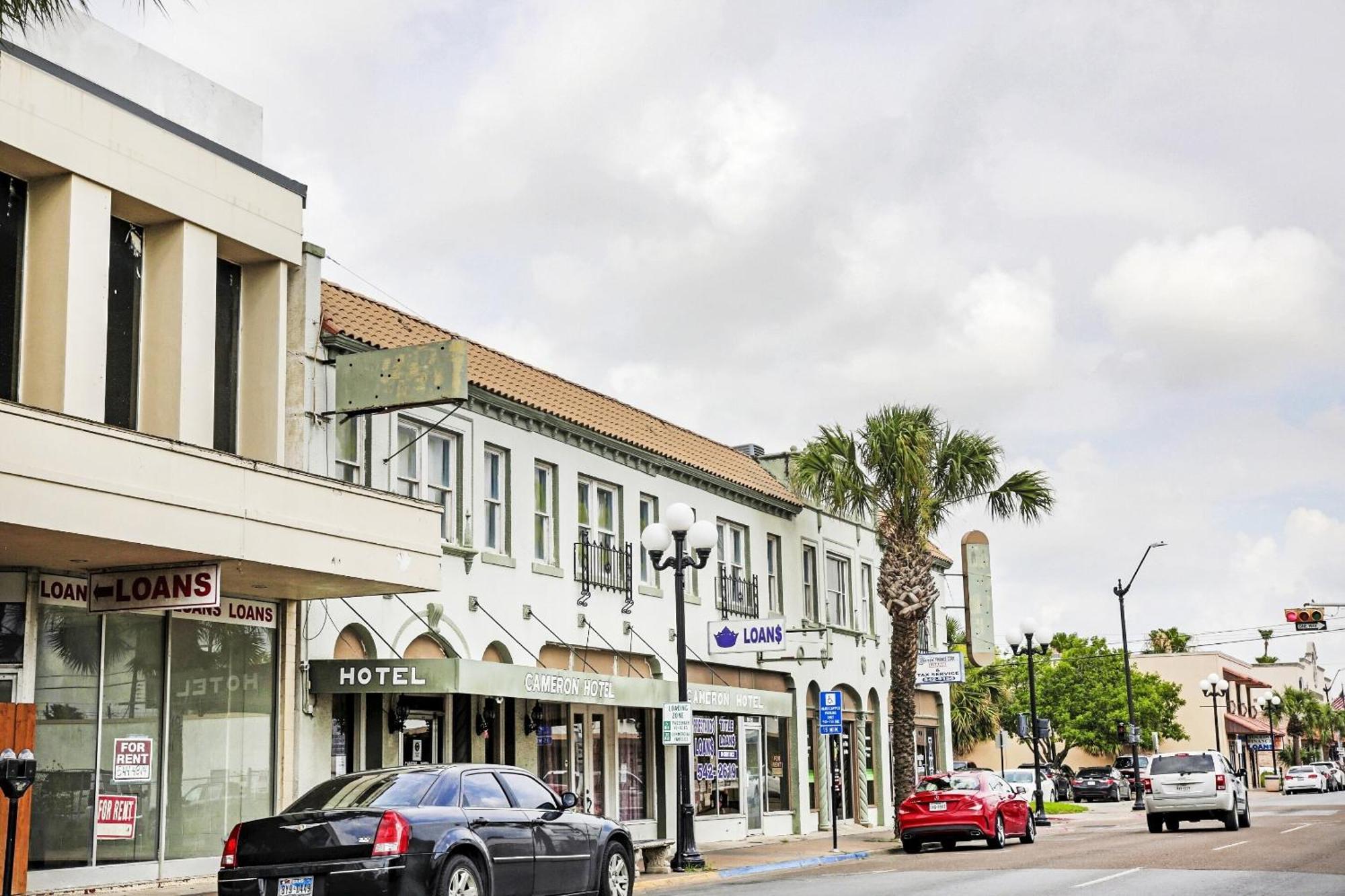 Oyo Historic Cameron Hotel Brownsville I-69E エクステリア 写真