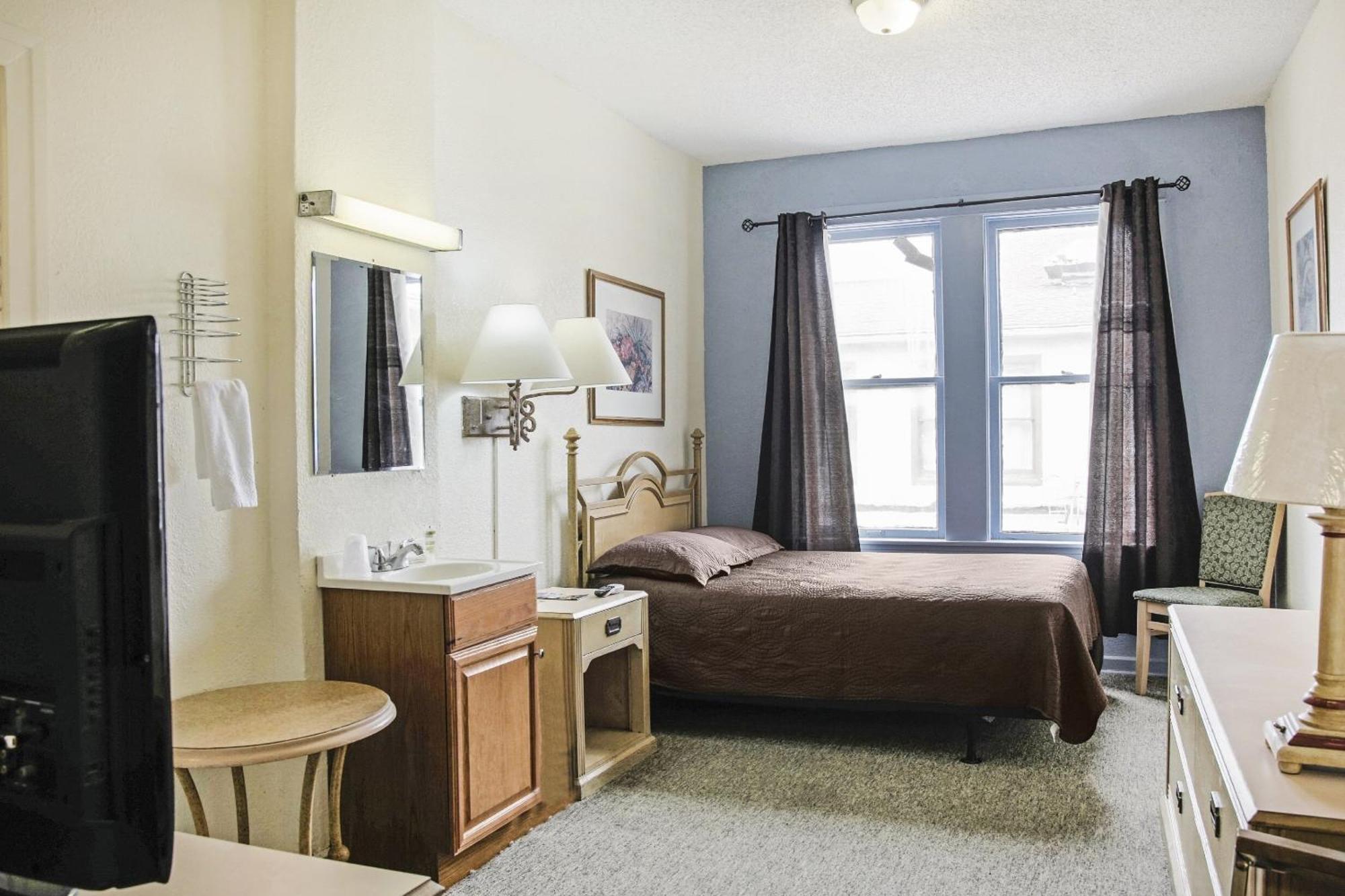 Oyo Historic Cameron Hotel Brownsville I-69E エクステリア 写真