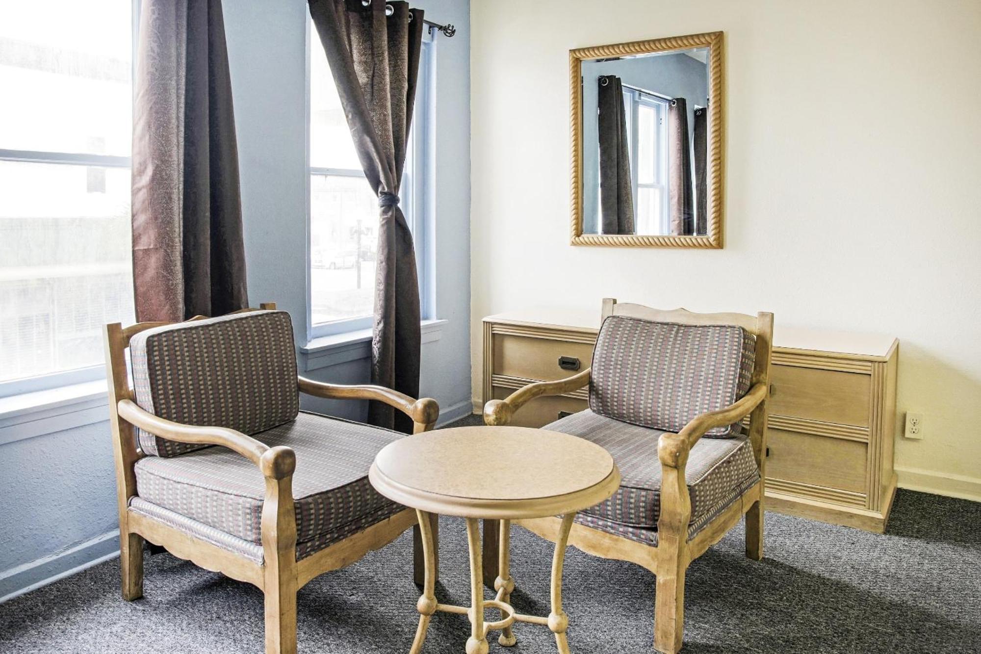 Oyo Historic Cameron Hotel Brownsville I-69E エクステリア 写真