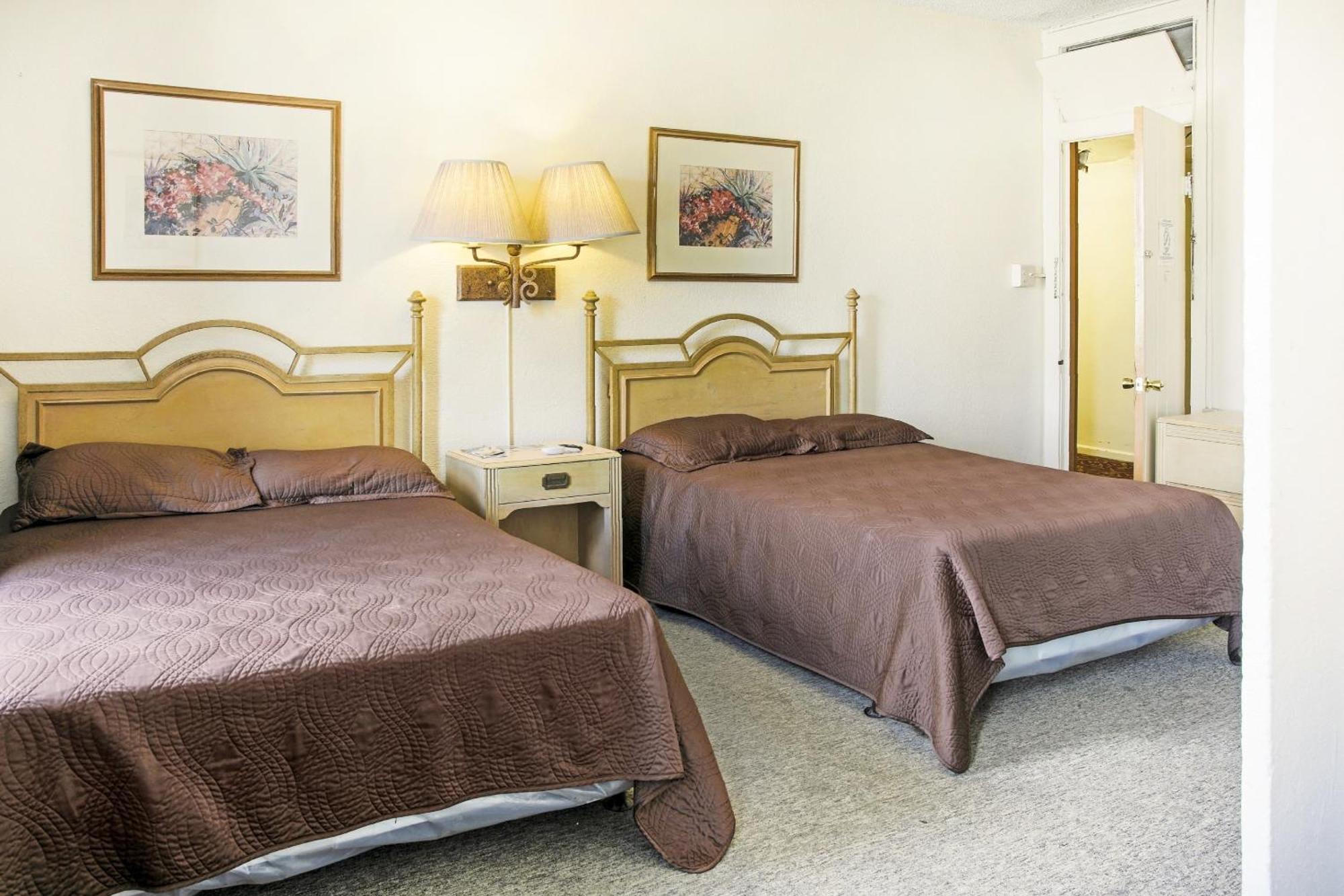 Oyo Historic Cameron Hotel Brownsville I-69E エクステリア 写真