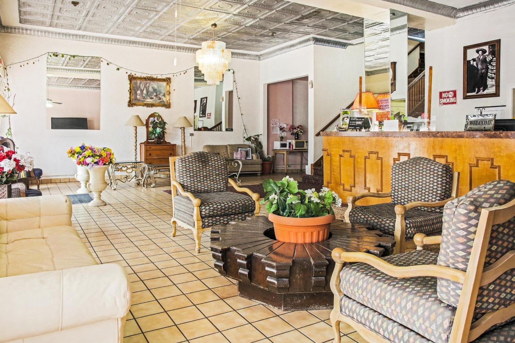 Oyo Historic Cameron Hotel Brownsville I-69E エクステリア 写真