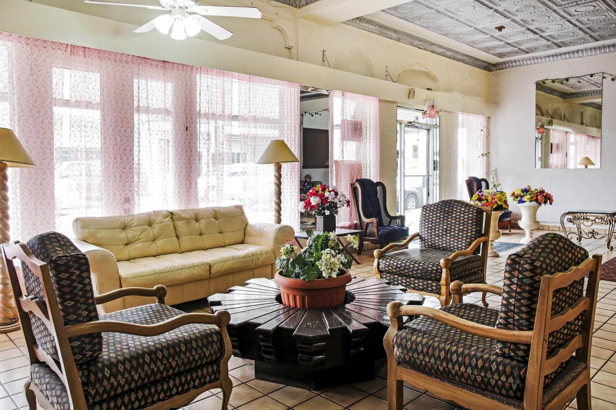 Oyo Historic Cameron Hotel Brownsville I-69E エクステリア 写真