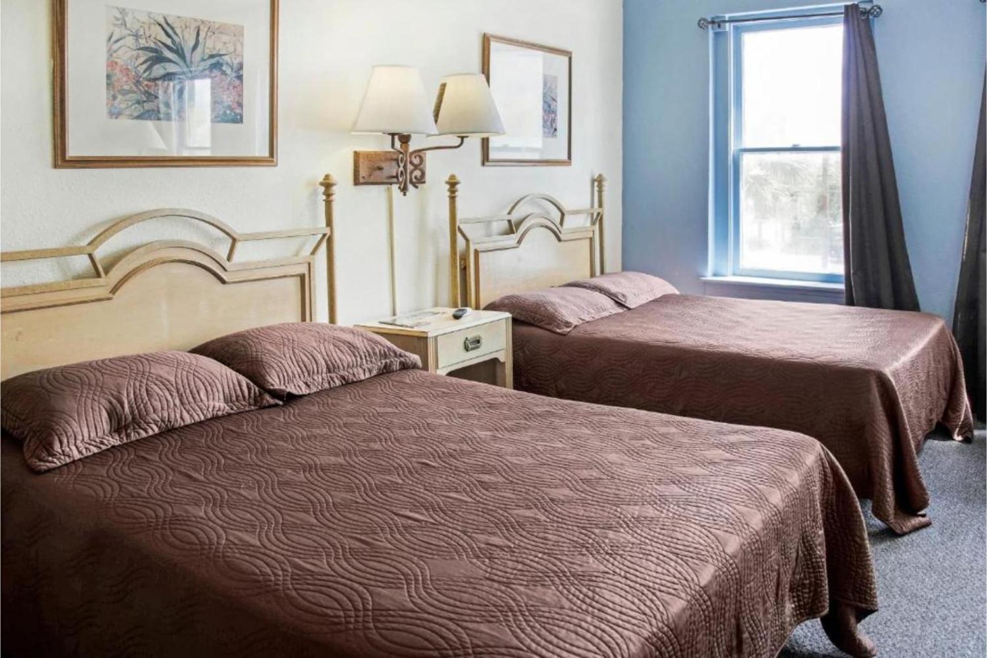 Oyo Historic Cameron Hotel Brownsville I-69E エクステリア 写真