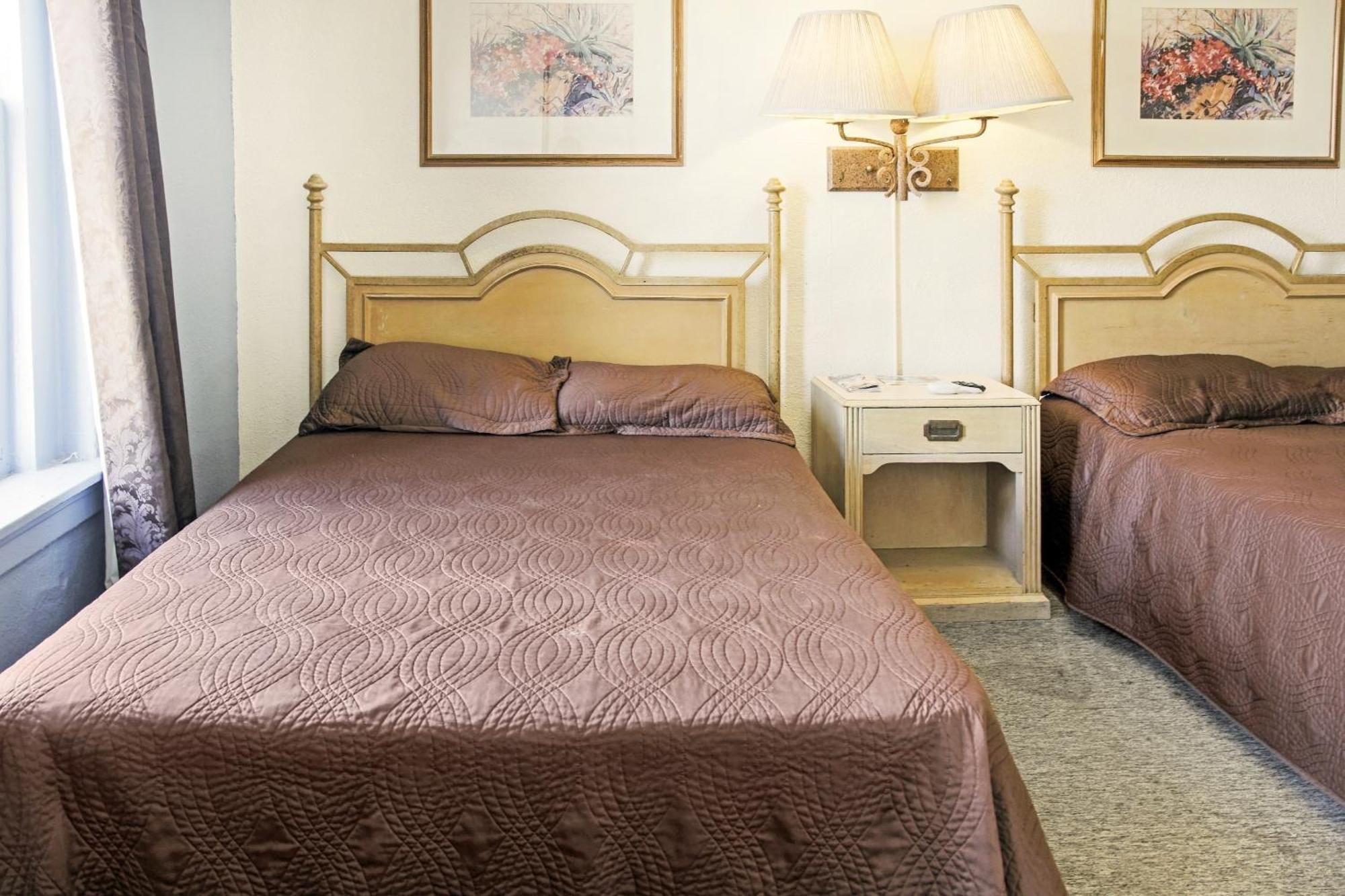 Oyo Historic Cameron Hotel Brownsville I-69E エクステリア 写真